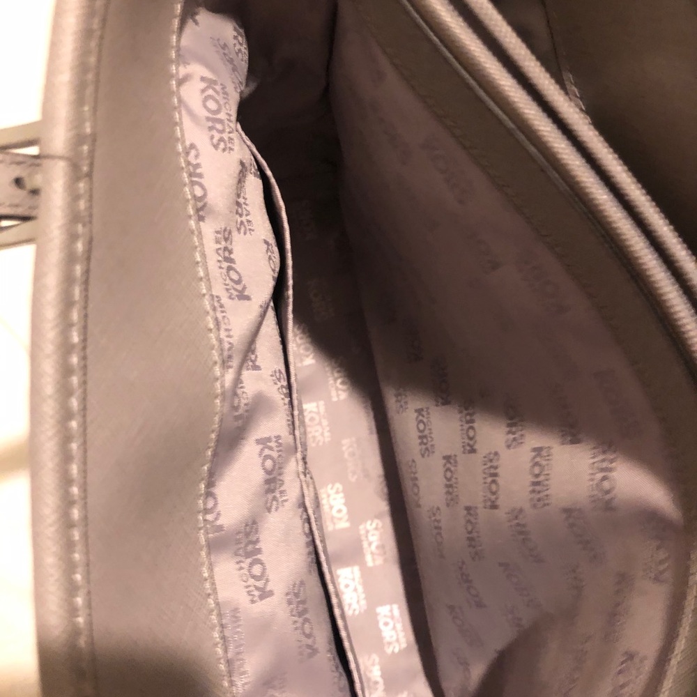 Micheal Kors jet set pocket tote-medium - Picture 6 of 6